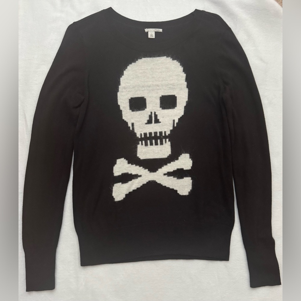 Halogen Black and White Sweater

Worn once